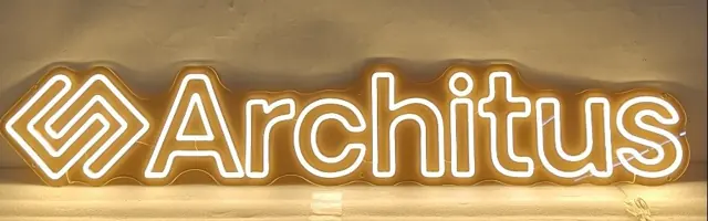Oranžinis LED neoninis logotipas ant spausdinto pagrindo